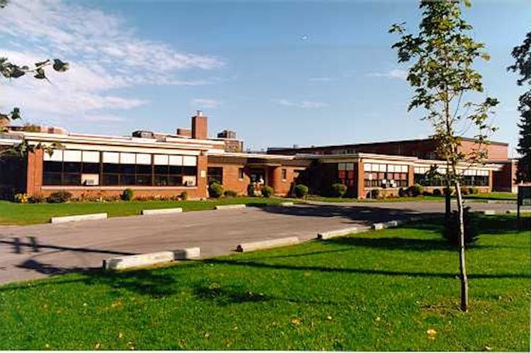 Woodroffe Avenue Public School Library